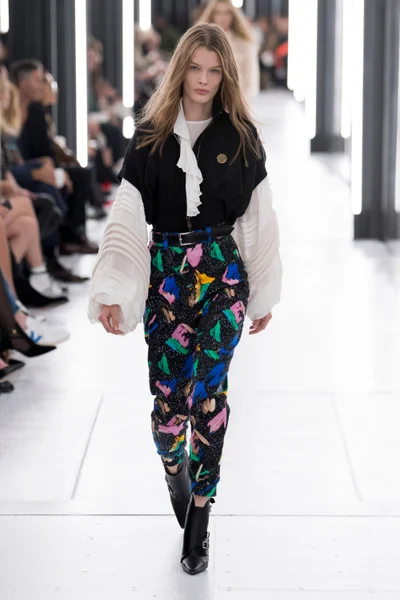 Look 17
